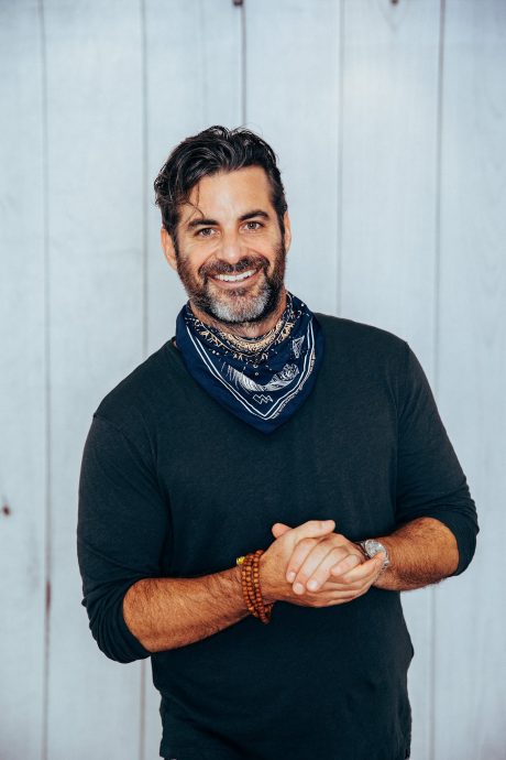 甲板接吻按摩大方放闪 珍妮花雅妮斯顿公开姐弟恋