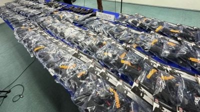 视频 | 警起获351把高仿真软气枪    价值逾10万