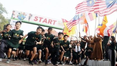 响应减碳救地球 9地万人复蔬路跑 