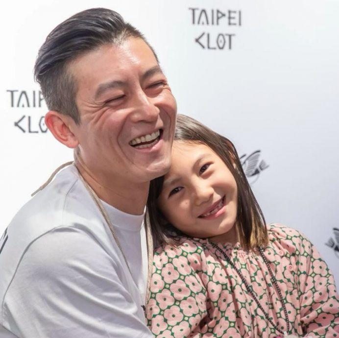 疑机场排队发生冲突 陈冠希报警求助