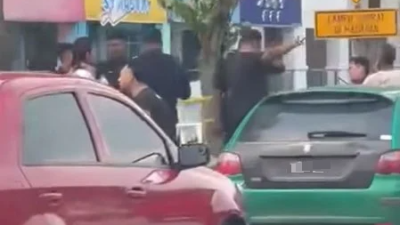 疑精神失常男 闹事后突倒地身亡