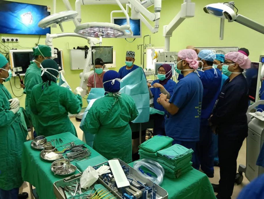 登州医院创历史 33岁病人清醒下开颅切脑瘤 