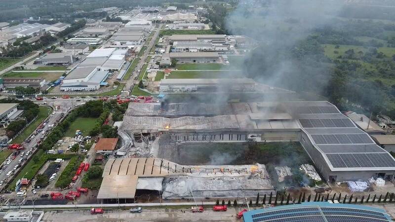 百人急逃!泰国卫生纸厂陷火海 至少8死、2失联、20多伤