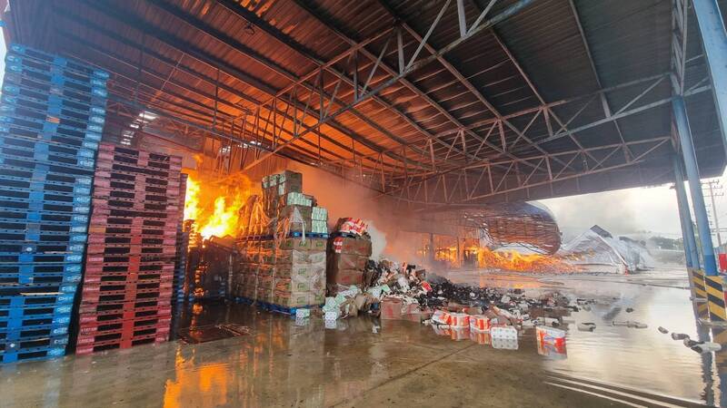 百人急逃!泰国卫生纸厂陷火海 至少8死、2失联、20多伤