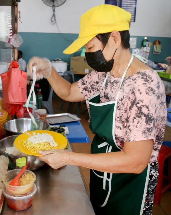 盼先劝导后执法 执法趋严小贩忧接罚单 