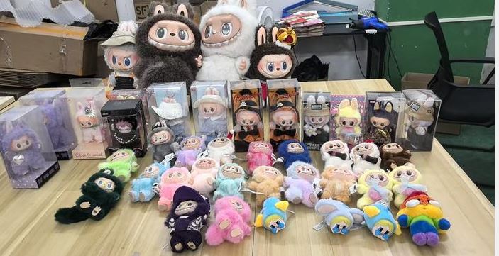 看世界 1:1工厂定制 沪捣盗版Labubu集团