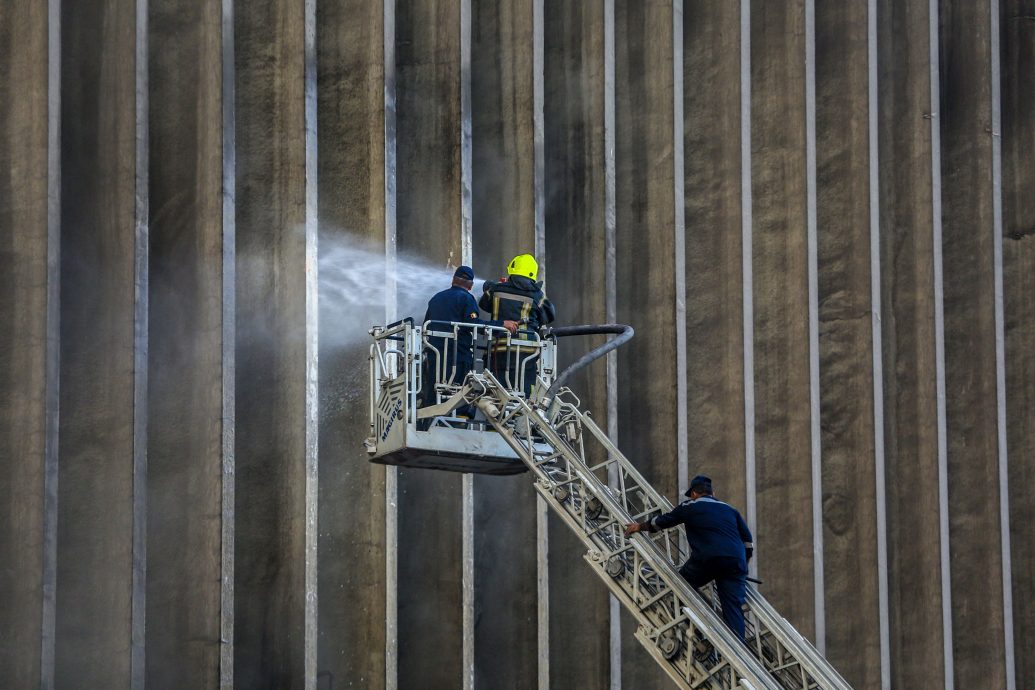看世界 开罗电信大楼火灾22人伤 全城通讯大面积瘫痪