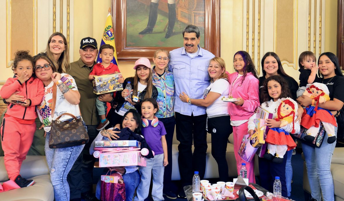 看世界两图)3国联手换囚 委内瑞拉释放所有拘禁美国公民