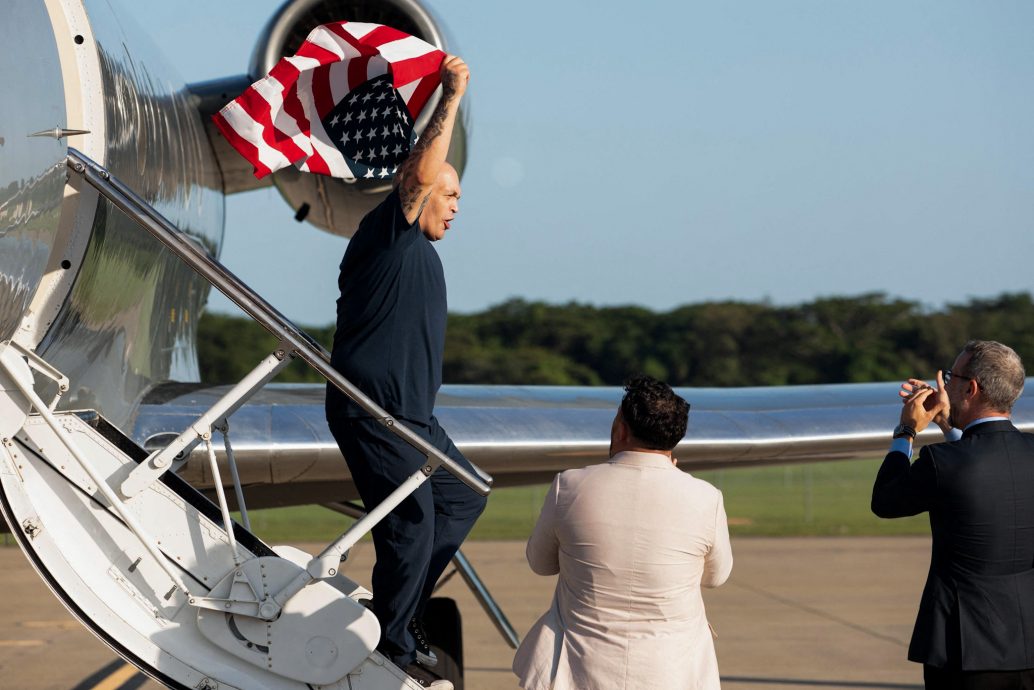 看世界两图)3国联手换囚 委内瑞拉释放所有拘禁美国公民