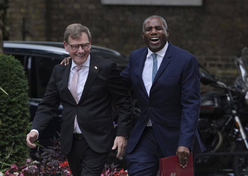 看世界)英国制裁18名俄罗斯特务 规模空前媒体人也入列