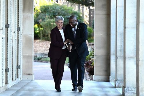 看世界)英澳签订50年新条约 深化AUKUS潜舰合作计划