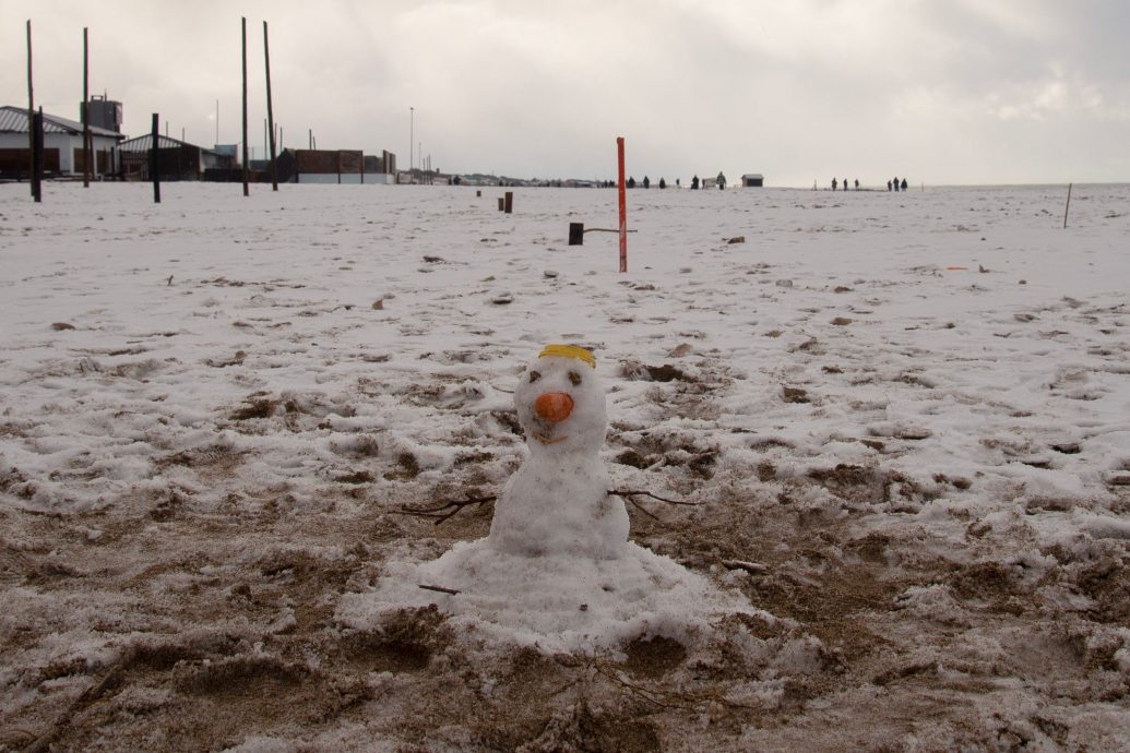 看世界） 欧史无前例热浪  南美寒流驾到 阿根廷罕见零下气温  