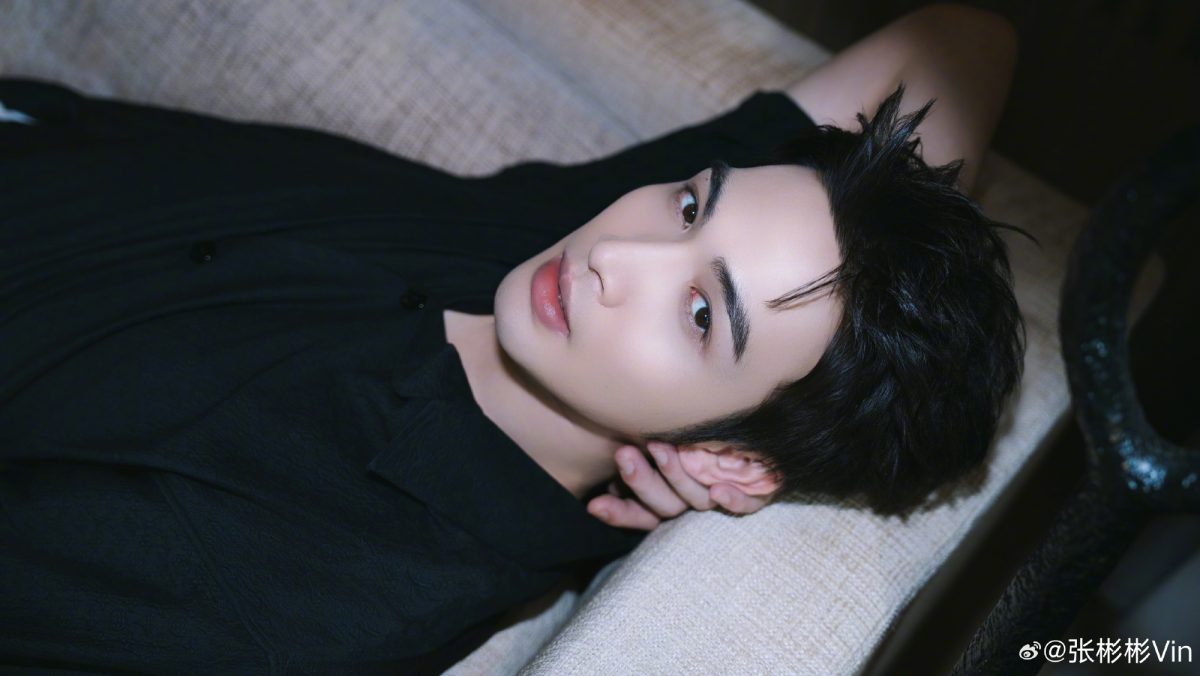 私生饭翻墙入房侵私 张彬彬报警处理