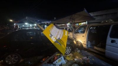 第一花园夜市车撞摊位3伤 谢保恒：寻策防再发生