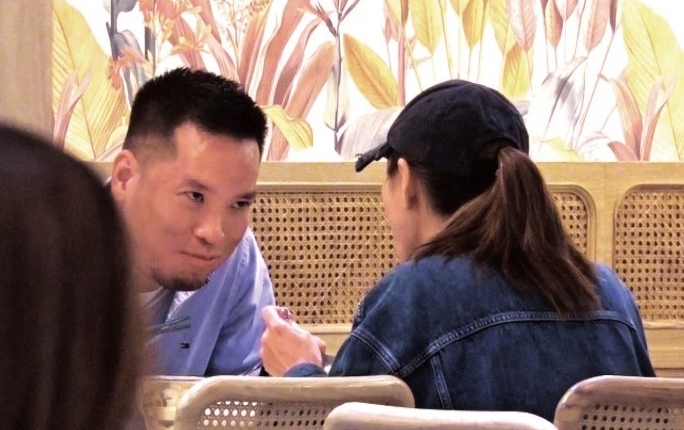 粉丝争宠不满“歪屁股” 胡定欣自认尽力了