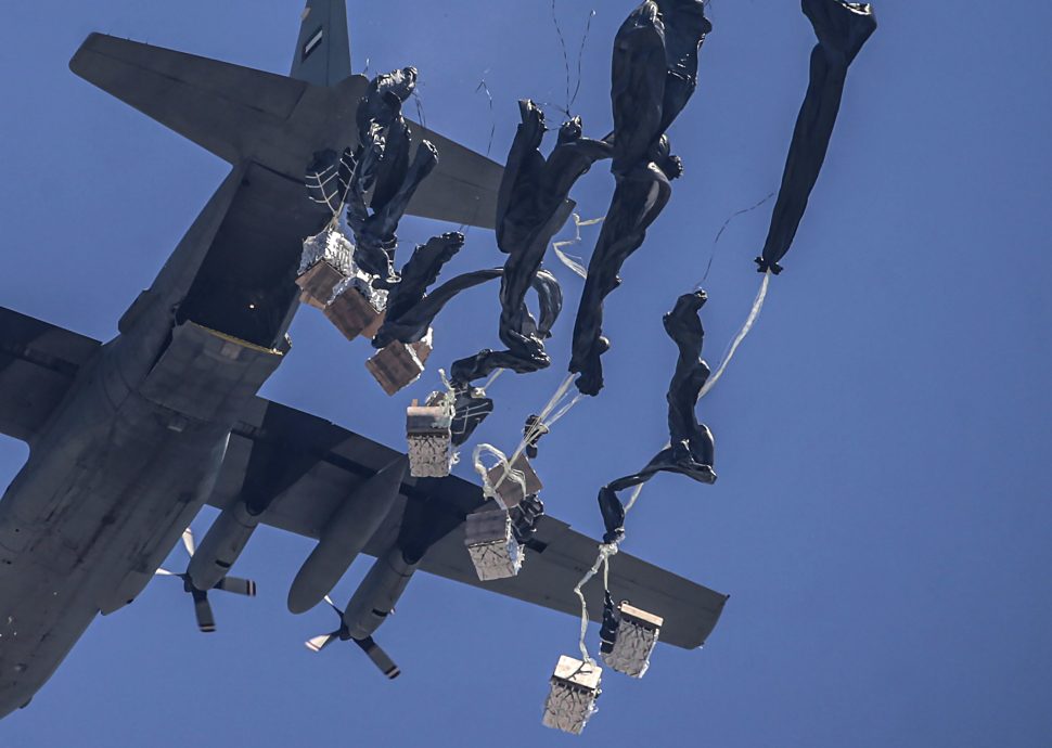 约旦重新向加沙地带空投援助物资