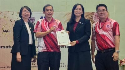 终结19个月悬空期 霹雳女中新校长曾秋亮上任