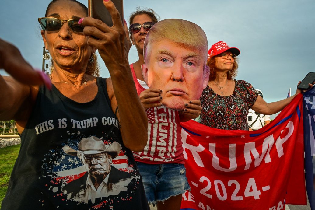 缚手跪地如狗般进食、马桶秽物满溢 人权观察:美拘留所给移民非人待遇