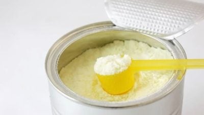 涉供应不达标奶粉20年 供应商涉操纵投标价