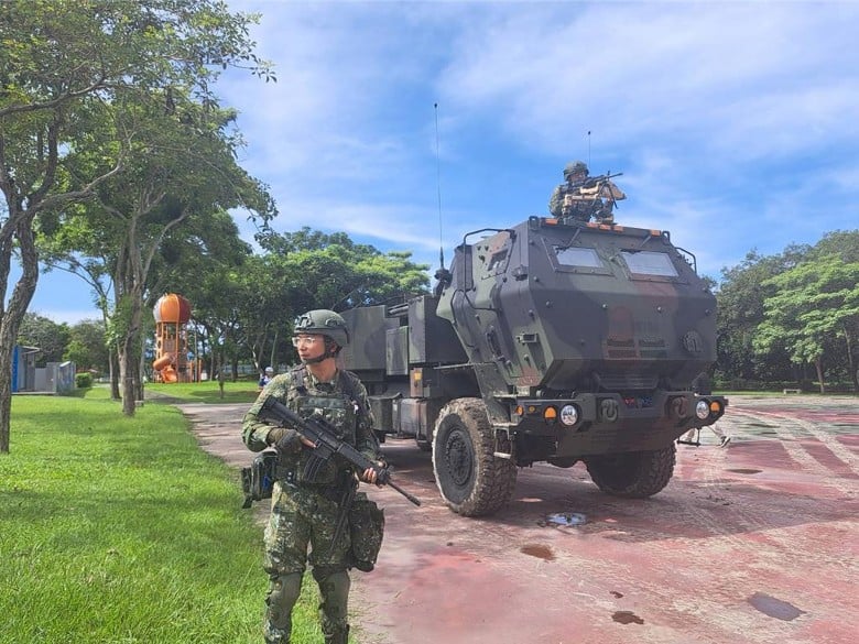 美制海马士多管火箭系统亮相汉光操演 将部署台湾中部