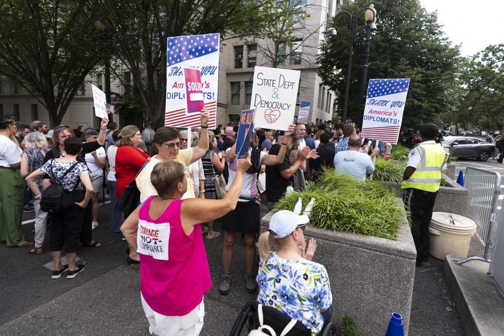 美国国务院一口气炒1300人 美媒批:削弱全球地位