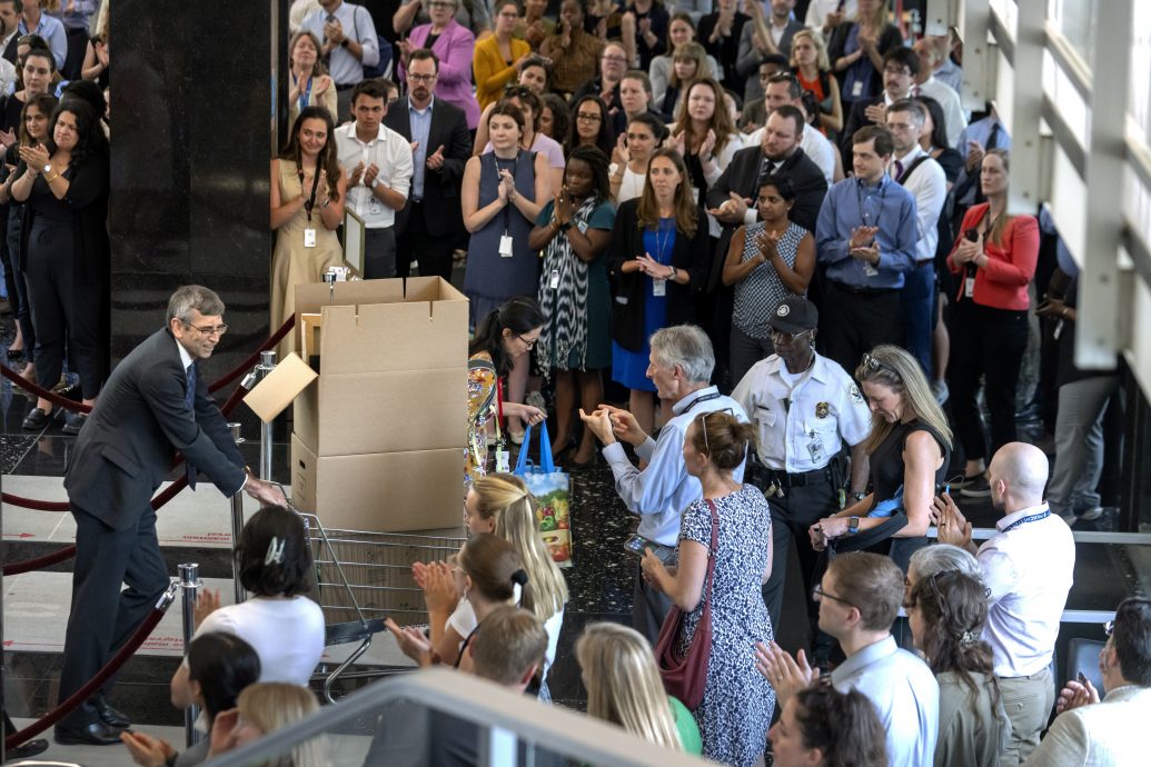 美国国务院一口气炒1300人 美媒批:削弱全球地位