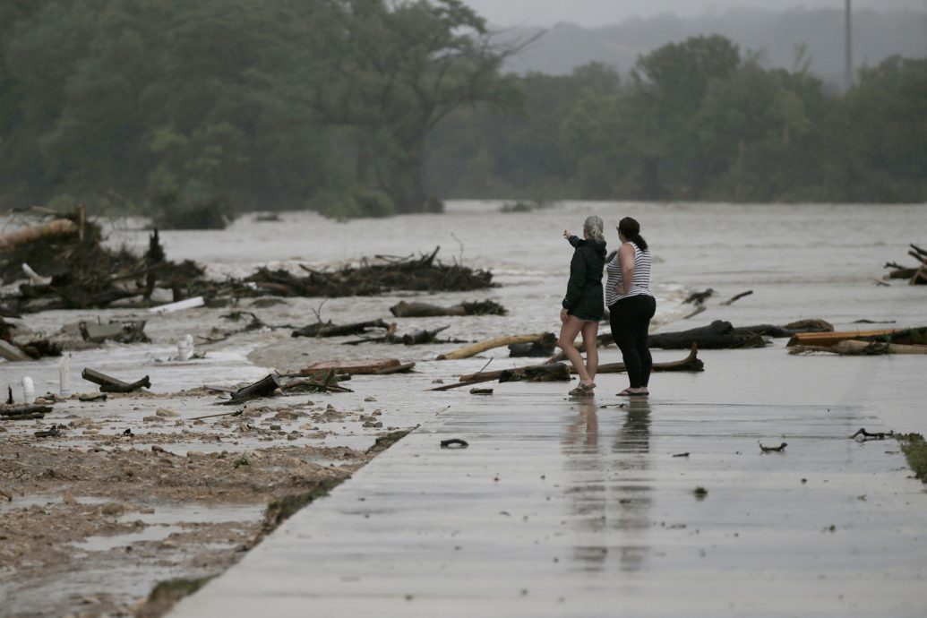 美国得州中南部暴洪 至少13死夏令营23女童失联