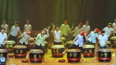 育才华中节令鼓演奏会   结合故事情节“鼓”动人心