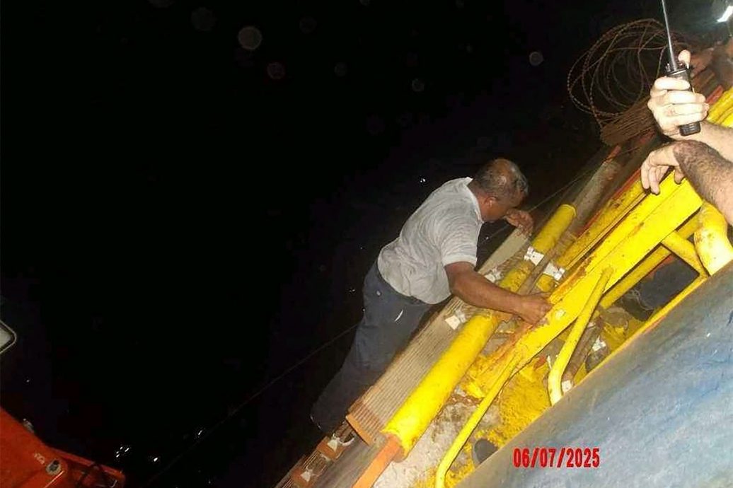 胡塞武装称在红海击沉一艘货轮 “船已完全沉入海底”