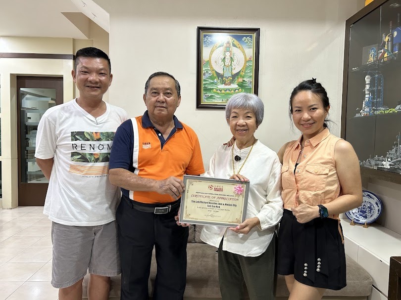 苏秀莲捐献一台洗肾机予峇樟洗肾中心