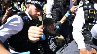 反对亲巴组织列恐怖组织 英多处再爆发示威