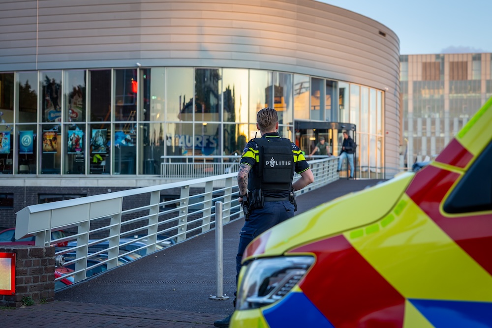 荷兰小学音乐会突发血案 教师遇刺3嫌犯落网