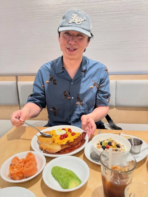  萧煌奇被曝重伤送医 发美食照亲证人没事