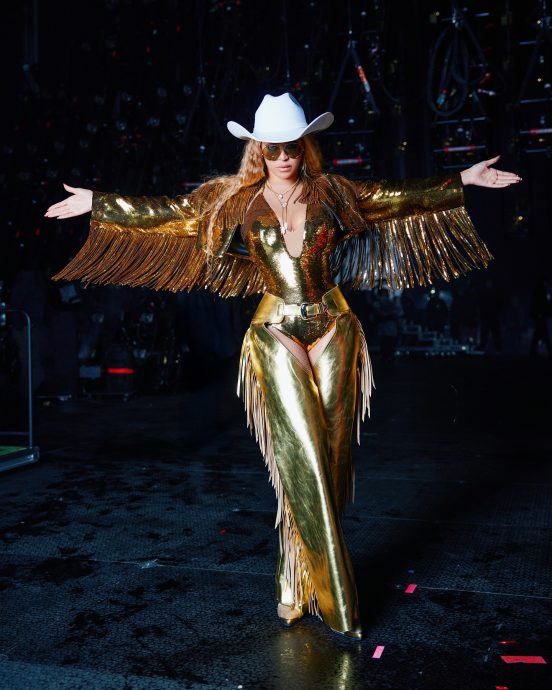 行李放车内遭偷窃 贝文丝未发行音乐被盗