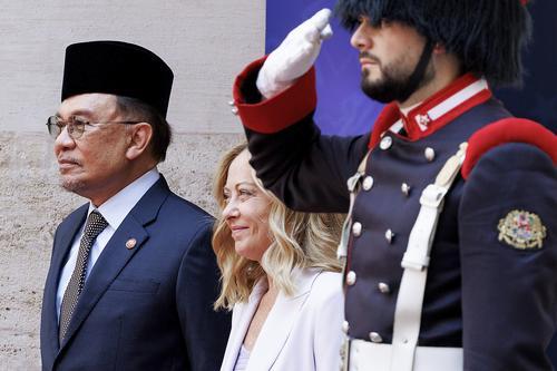 安华官访意大利