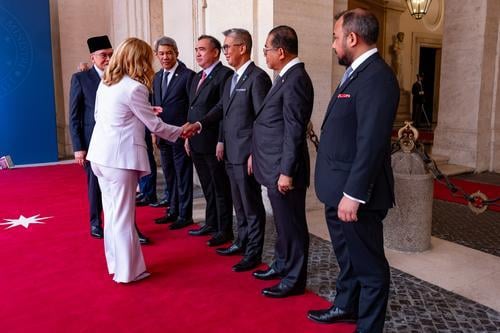 安华官访意大利