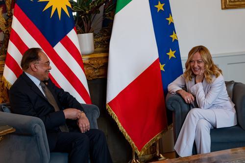 安华官访意大利