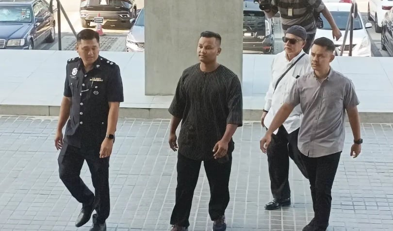 被控向13岁少女“露宝” 网红“CEO Batu”不认罪