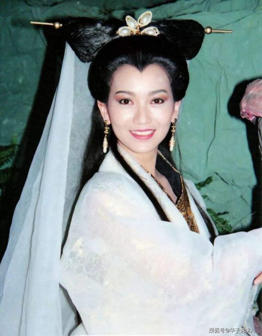 被王晶批“没演技靠天赏饭吃” 赵雅芝谈不扮白素贞造型原因