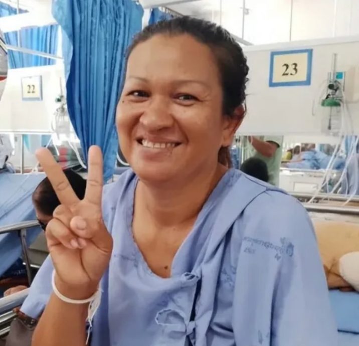 被眼睛王蛇咬伤竟徒手反杀 泰妇拎蛇尸冲医院自救