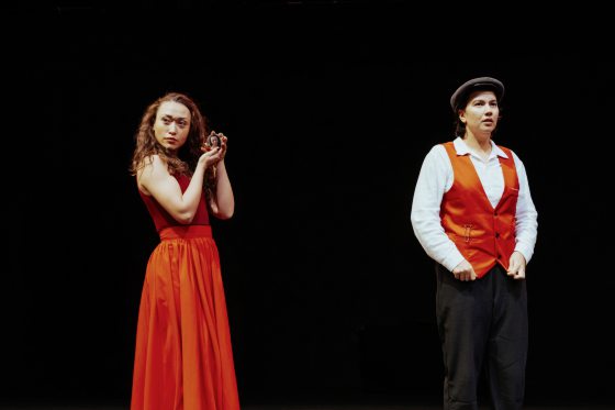 西北孤鸟／轻歌妙曲，听出耳油；好戏连连，笑声不断