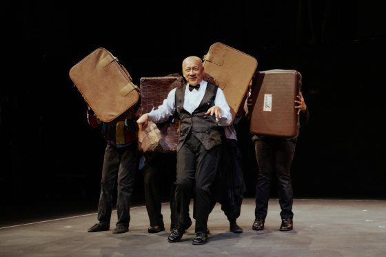 西北孤鸟／轻歌妙曲，听出耳油；好戏连连，笑声不断