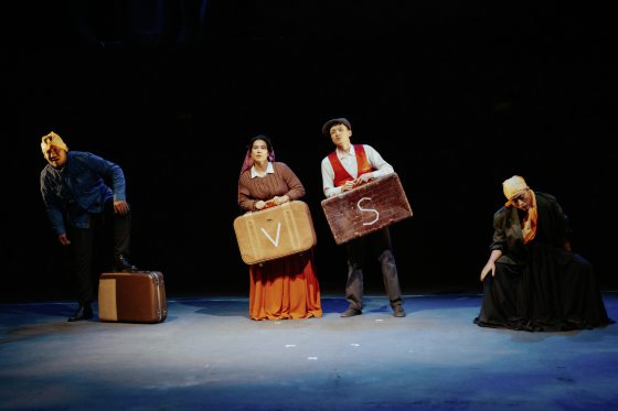 西北孤鸟／轻歌妙曲，听出耳油；好戏连连，笑声不断