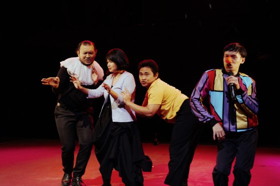 西北孤鸟／轻歌妙曲，听出耳油；好戏连连，笑声不断