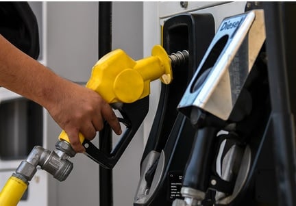 要出示大马卡添特价油 新加坡人这样反应