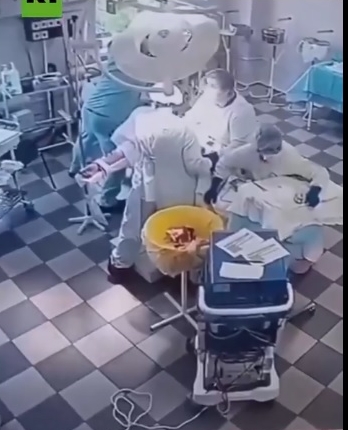 视频 俄罗斯8.8级强震,手术中医生冷静护病患