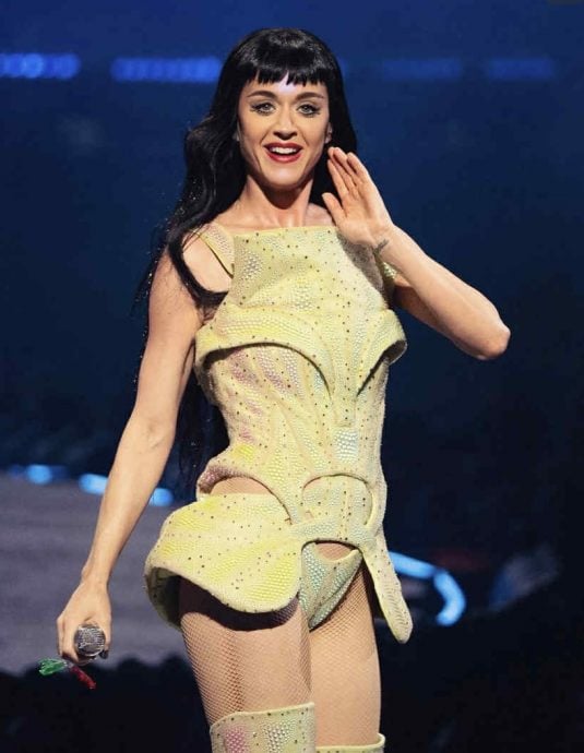 视频 | 澳洲开唱道具突失灵 凯蒂佩莉险从半空坠下