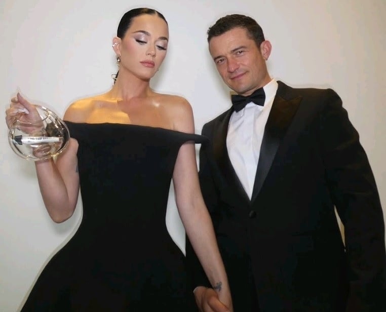 视频 | 澳洲开唱道具突失灵 凯蒂佩莉险从半空坠下