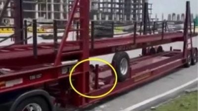 视频 | 一路被鸣笛 司机停车检查 惊见裸男搭顺风车！