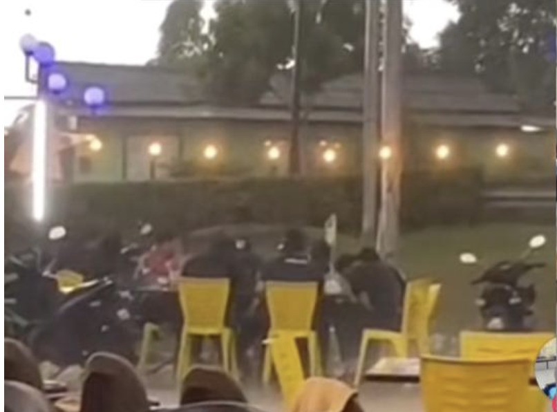 视频|兄弟间约定游戏太狠了 宁变落汤鸡也不买单!